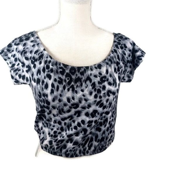 🔥4/$20 Full Tilt Animal Print Crop Top Large Black & Gray -Short Sleeve - Picture 1 of 13